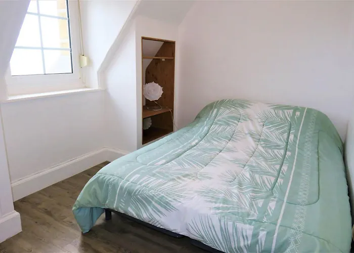 Appartement rénovée SUPERBE VUE MER au 2ème étage du Château de Trestraou - Réf 864